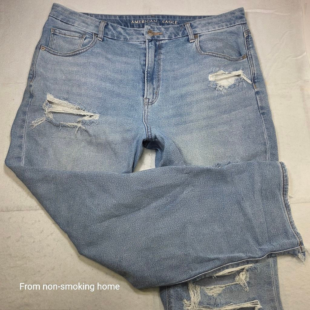 Women's American Eagle Light Blue Distressed Curvy Mom Jeans Size 18 - Picture 3 of 12